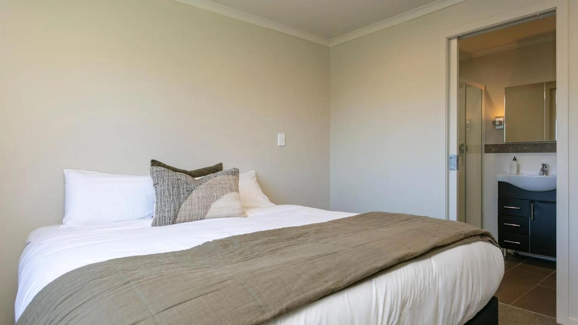 The Manor - Spa, Sauna, Huge Grounds Taupo Holiday home