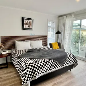  Homestay Lakeside Cozy